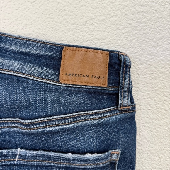 American Eagle Outfitters Light Blue Distressed Jean Shorts Women’s Size 2 - Picture 3 of 6
